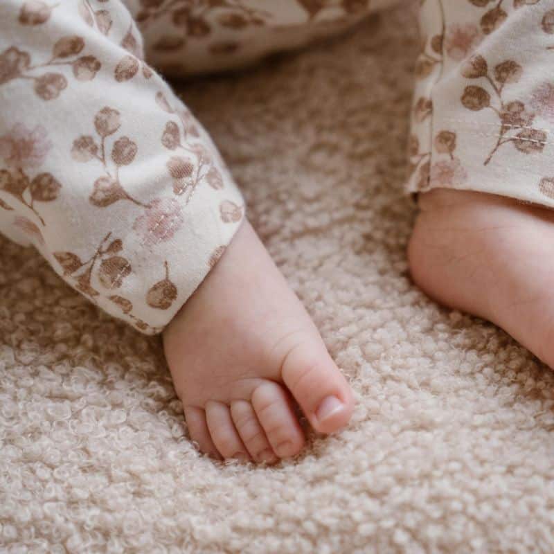 baby broekje off white met bloemetjes baby broekje off white met bloemetjes - Afbeelding 3
